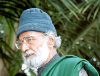 Il Prof. M.D. Nanjundaswamy che  stato Presidente  del Centro Internazionale per lo Sviluppo Sostenibile AMRITA BHOOMI fino al giorno della sua scomparsa, il 3 febbraio 2004.